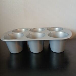 Wilton 6 Cavity Non Stick King Size Muffin & Cupcake Pan